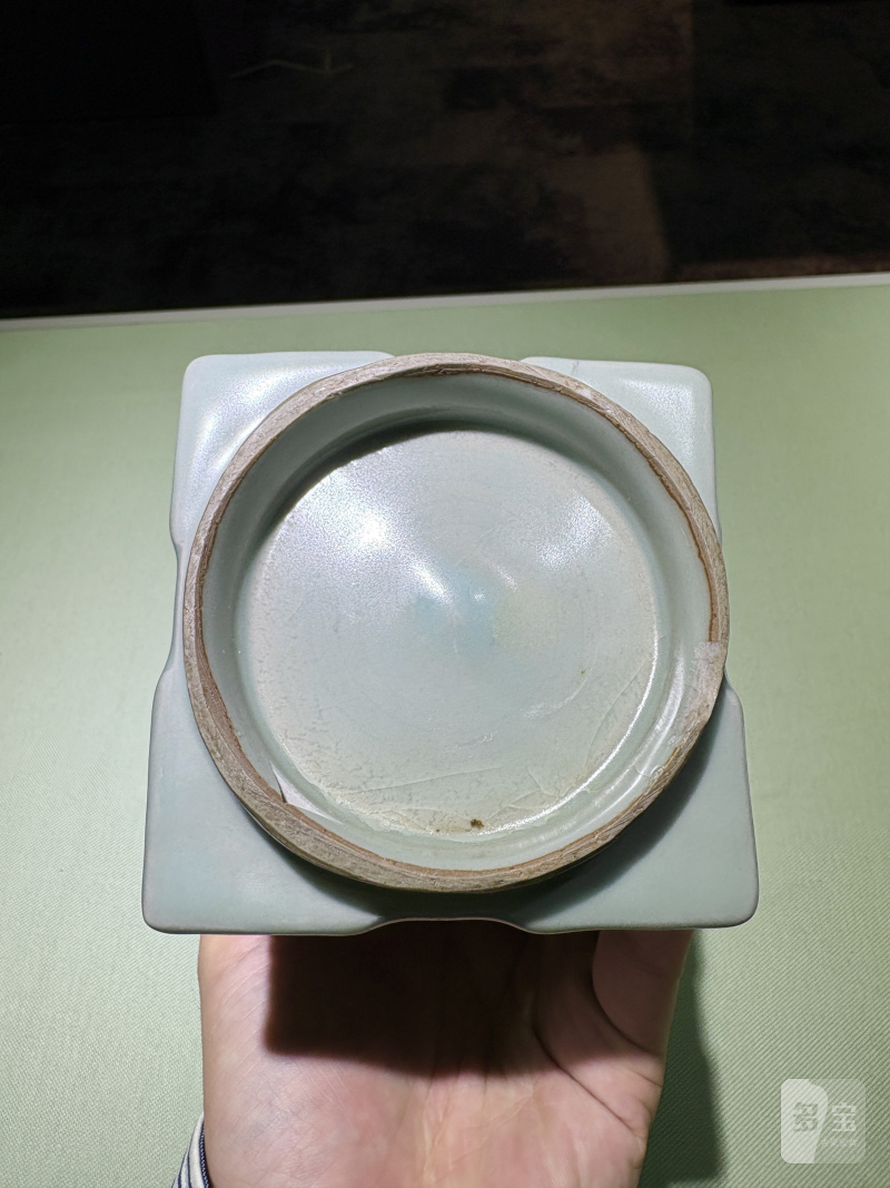 明 龙泉青釉八卦琮式瓶 - 图9